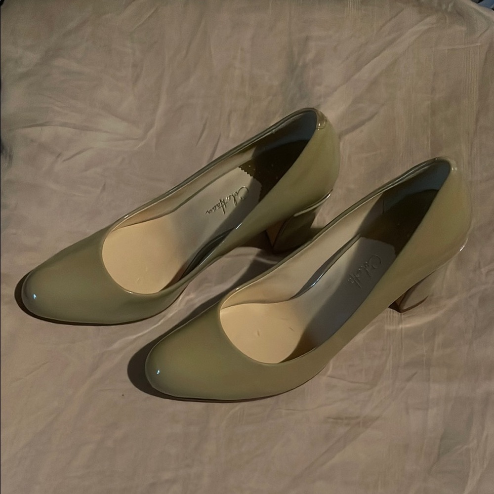 Cole Haan Cream Heels with Pointed Toe and Slim Heel